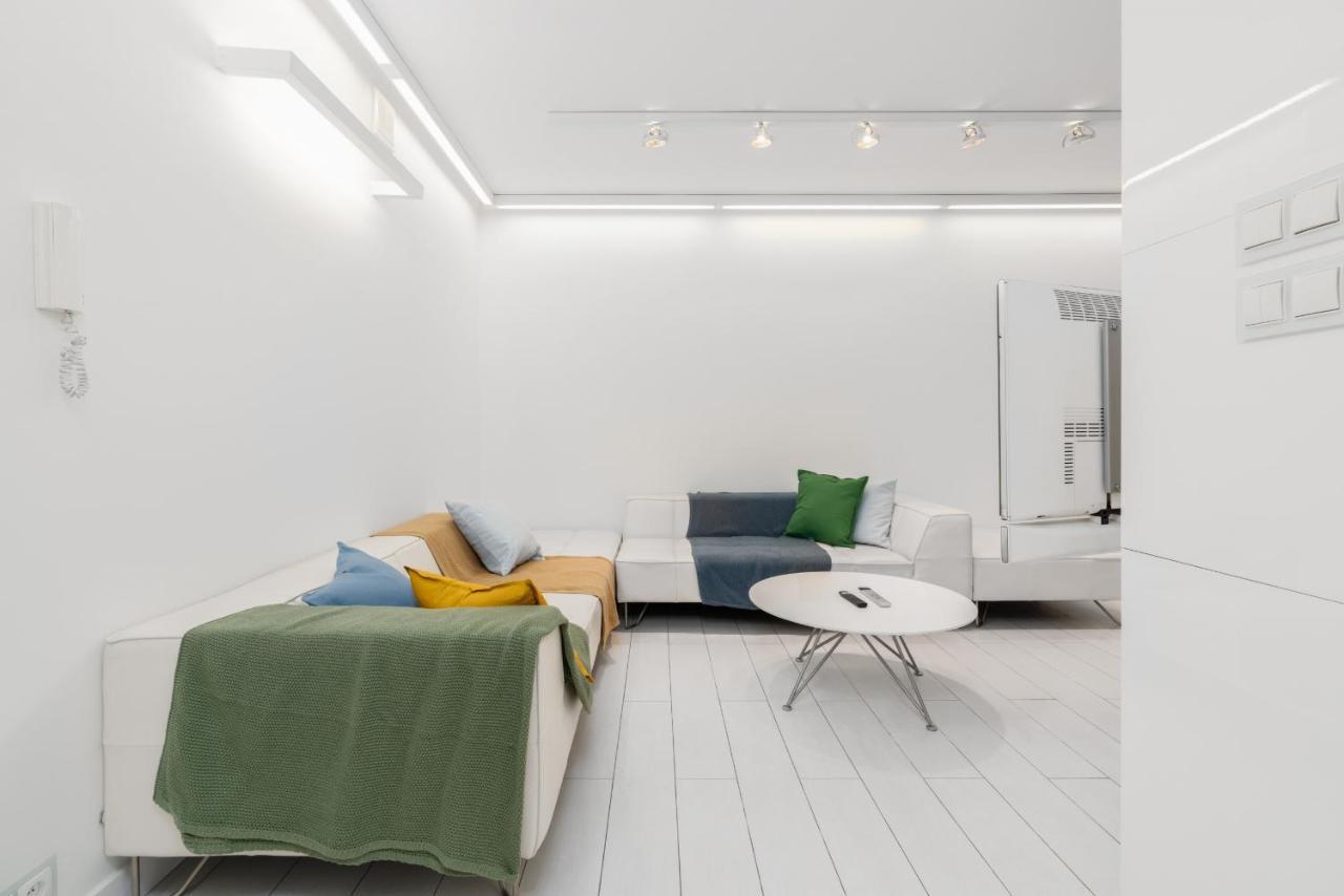 Modern Minimalism Near Old Market By Renters *