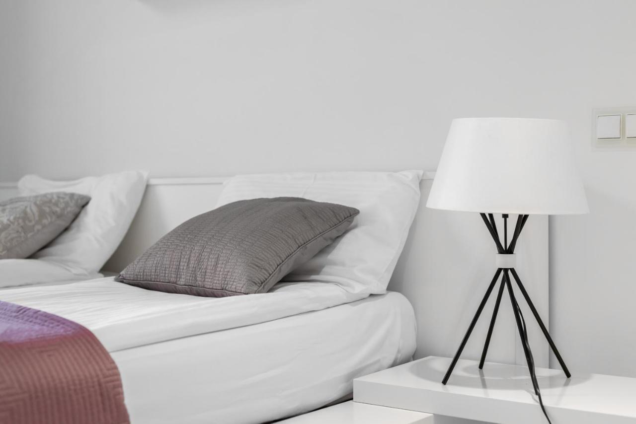 Modern Minimalism Near Old Market By Renters * Poznan